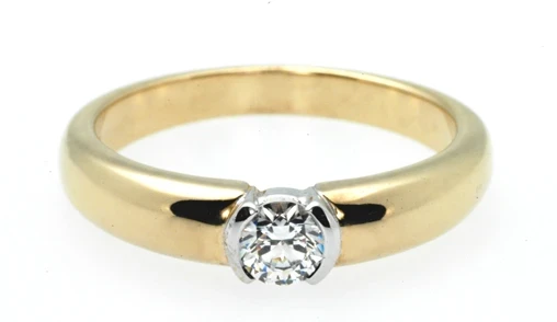 A stunning round brilliant-cut diamond solitaire ring, boasting an elegant blend of yellow and white gold. 