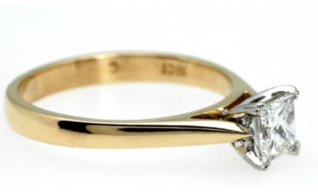 An elegantly designed princess cut diamond ring, featuring a 0.41-carat centre stone in a timeless four-prong setting.