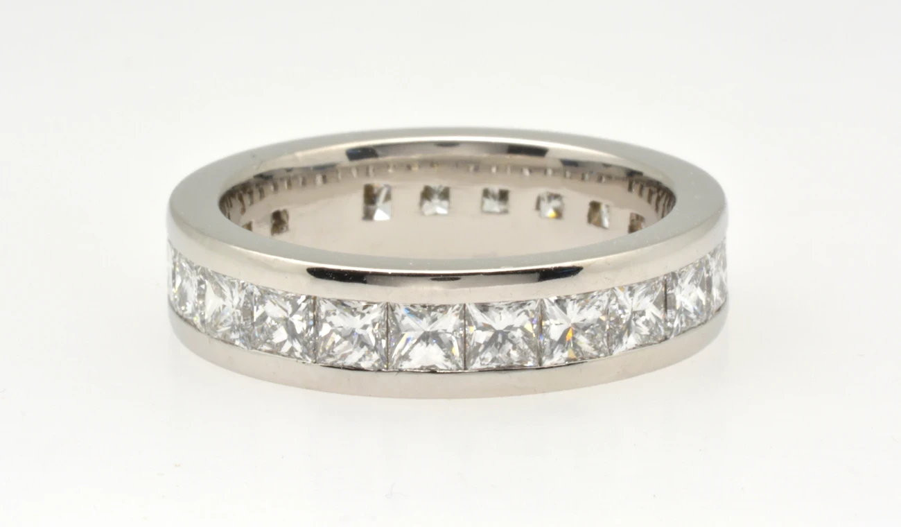 An exquisite 3.00ct eternity ring featuring a continuous circle of sparkling diamonds set in a brilliant white metal band, illustrating timeless elegance and enduring love. 