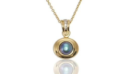 An exquisite Pacific pearl pendant featuring a lustrous pearl centered on an elegant silver setting, showcasing the fine craftsmanship unique to Aurum Fine Jewellery located in Auckland, NZ.
