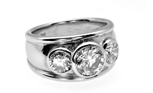Diamond 3 stone ring