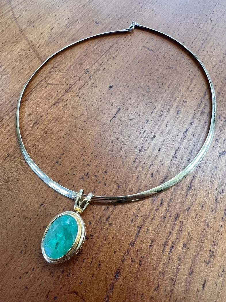 A strikingly elegant silver necklace featuring a delicately crafted pendant of intertwined loops, adorned with sparkling diamonds. 