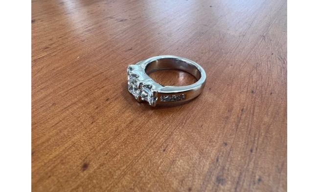 Plat three stone ring side view