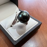 Tahitian black Pearl and Diamond ring 18ct white