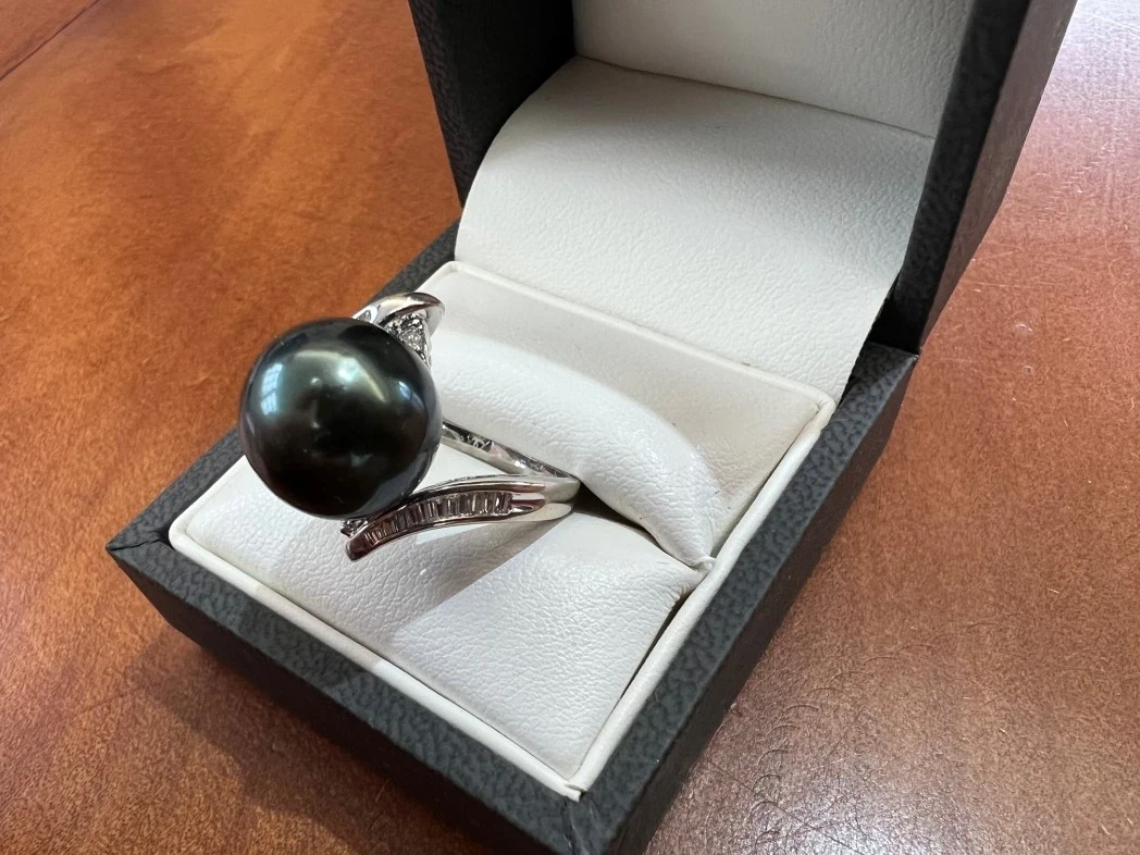 Black pearl ring in white gold. Aurum Fine Jewellery, Auckland NZ.