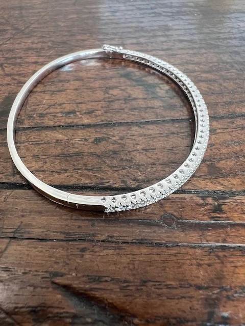Diamond snap bangle top view