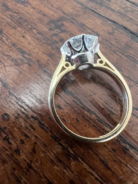 Diamond solitaire side view